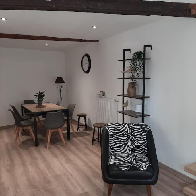 Maison De Ville Vic-le-Comte Luaran gambar